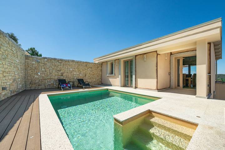 Ferienhaus für 8 Personen, mit Whirlpool und Garten in Chia