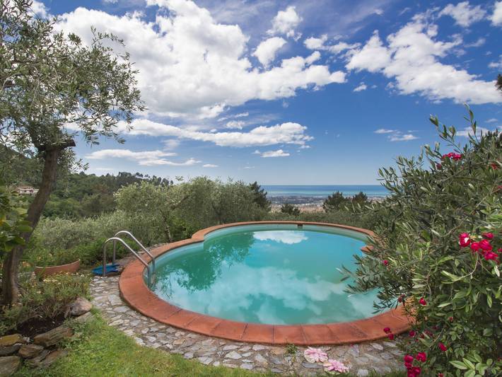 Ferienhaus für 4 Personen, mit Garten und Balkon in Massa