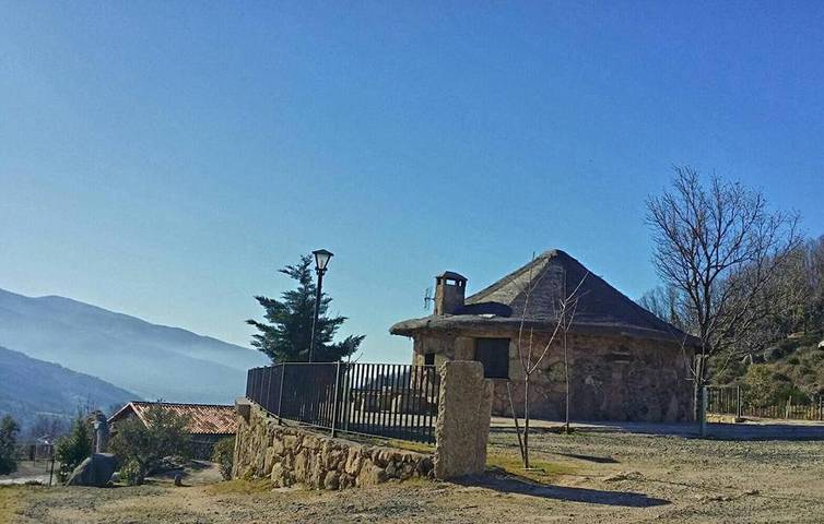 Casa rural para 2 personas, con vistas además de jardín y piscina en Extremadura