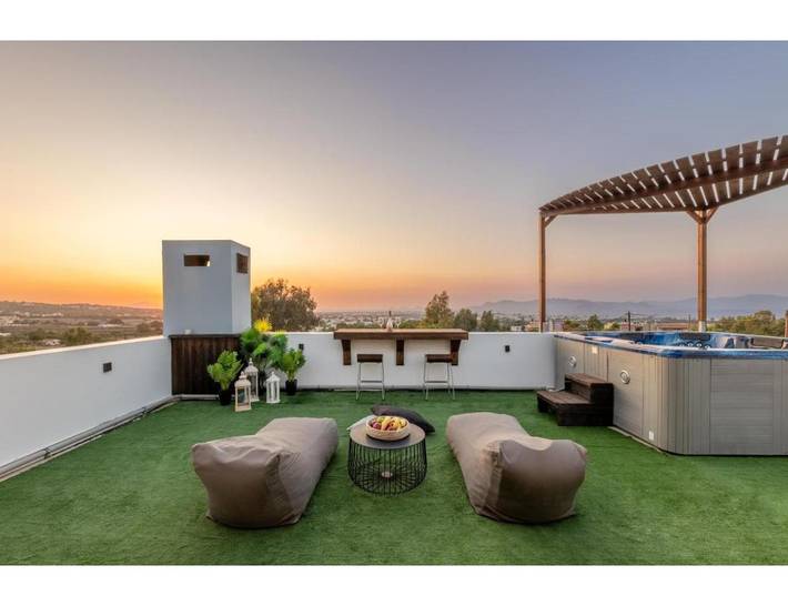 Villa for 6 people, with garden in Greek Islands