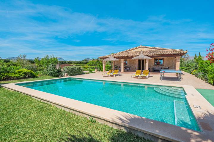 Villa for 4 people, with garden in Majorca