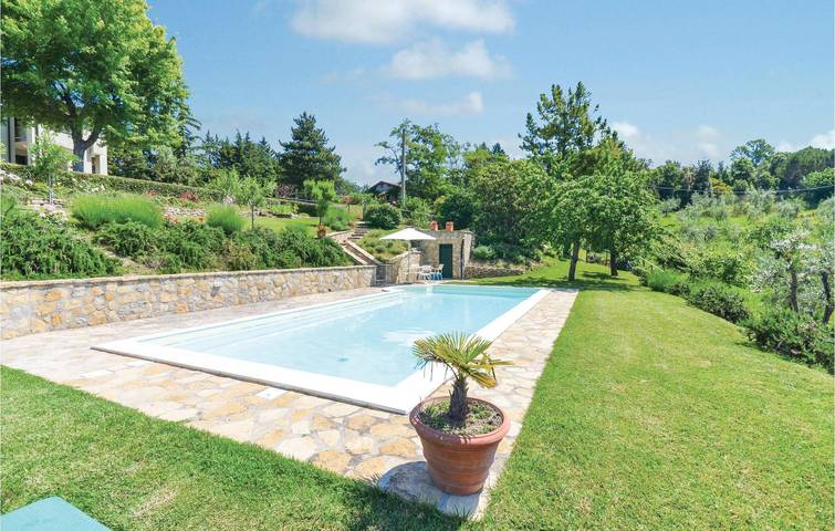 Casa vacanza per 3 persone, con piscina e giardino nonché terrazza in Italia