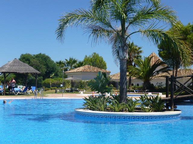 Holiday rental for 2 people, with garden and pool as well as terrace in La Duquesa