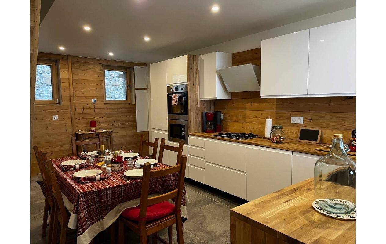 Appartement entier, Appartement 'Grand Aigle - Albiez Montrond' avec vue sur la montagne, terrasse privée et Wi-Fi in Col du Mollard, Albiez-Montrond