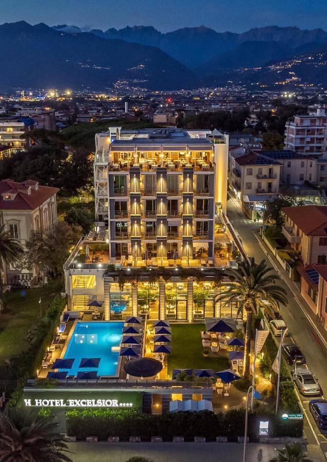 Hotel für 4 Personen, mit Garten und Ausblick sowie Pool in Massa