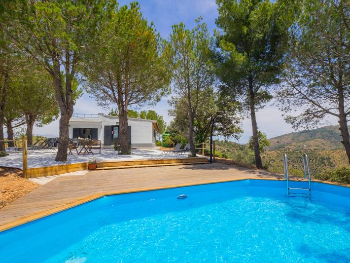 Villa with pool for 8 people, with garden and ocean view as well as terrace in Malaga