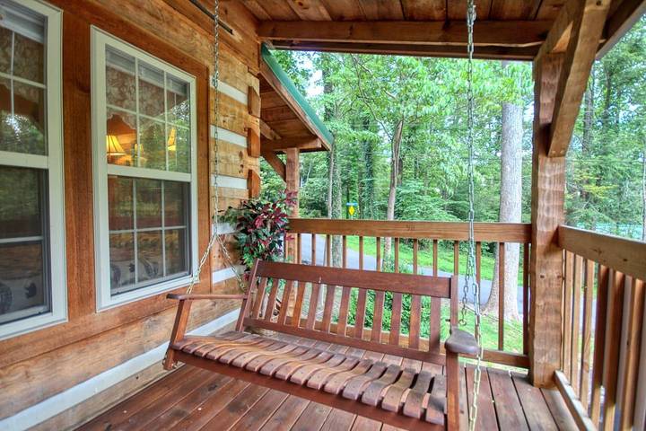 Log cabin for 2 people, with terrace and hot tub, with pets in Gatlinburg