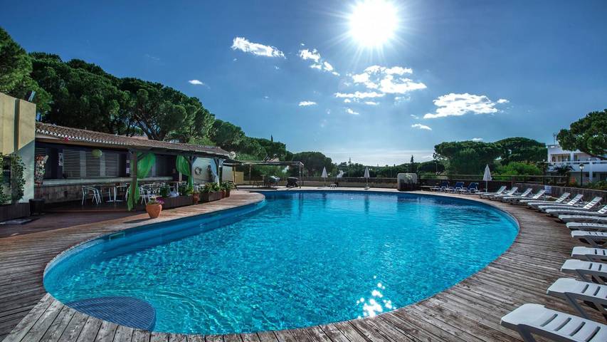 Holiday rental for 9 people, with garden and pool in Vale do Lobo