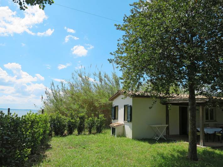 Casa vacanza per 2 persone, con vista lago e giardino in Italia