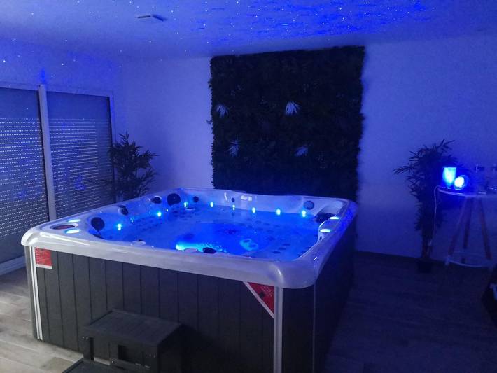 Vakantiehuis voor 2 personen, with tuin and sauna as well as terras and whirlpool in Haute-Normandië
