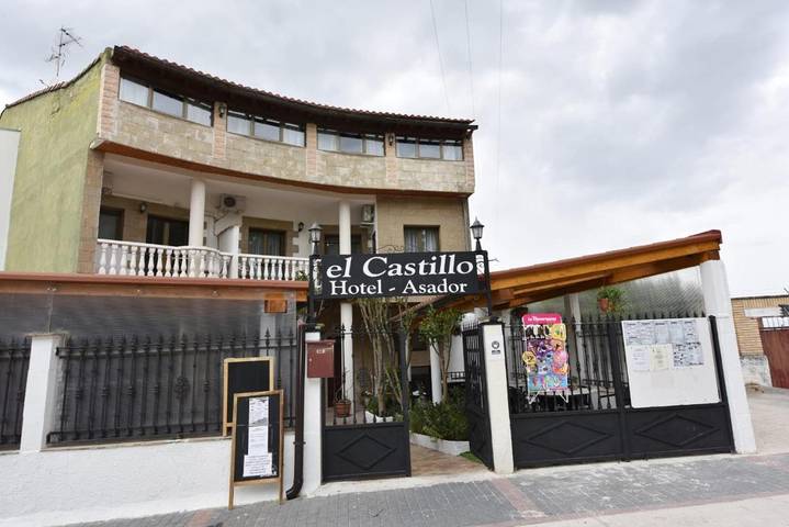 Casa rural con piscina para 4 personas, con jacuzzi además de piscina y jardín en Navarra